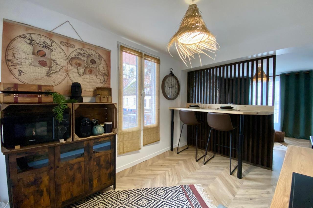 L'Expedition - Best Keys - Experience Unique - Deco Immersive - Lit Queen Size & Canape Convertible - Centre Ville - Netflix & Wifi Illimite - Check-In Autonome - Parking Gratuit Villeneuve-sur-Yonne Eksteriør billede